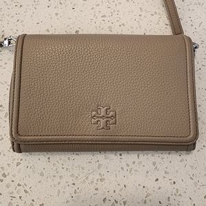 GORGEOUS new Tory Burch taupe/gray crossbody CONVERTIBLE BAG